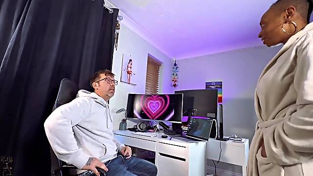 British black floozy takes a creampie from landlord to pay rent