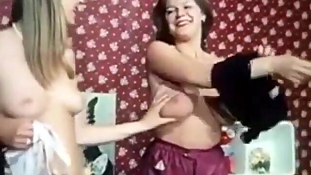 Neglige-Hen---Party
