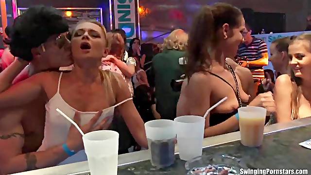 DRUNKSEXORGY - Club bitches suck and screw