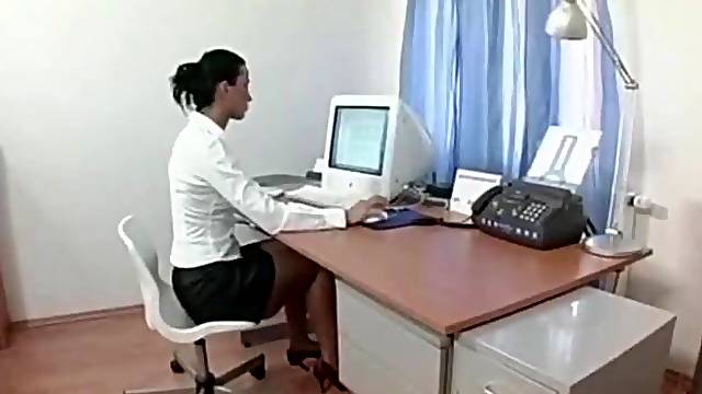Simone Peach screws a work colleague