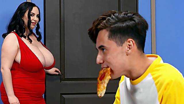 Big ass mature mom feels perfect thanks to her needy stepson