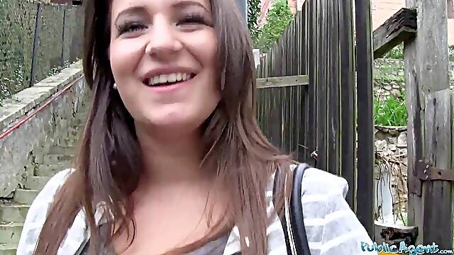 Public Agent Cindy Loarn and her Bubble culo stunner nailed in a car