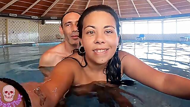 Maya tetona unexperienced is too red-hot to be humped in pool