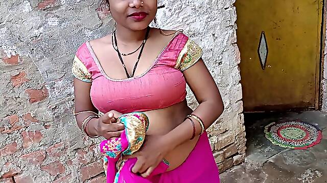 Indian hot Desi bhabhi nailed by her hubby dogi style sex and hard-core outdoor and home made...