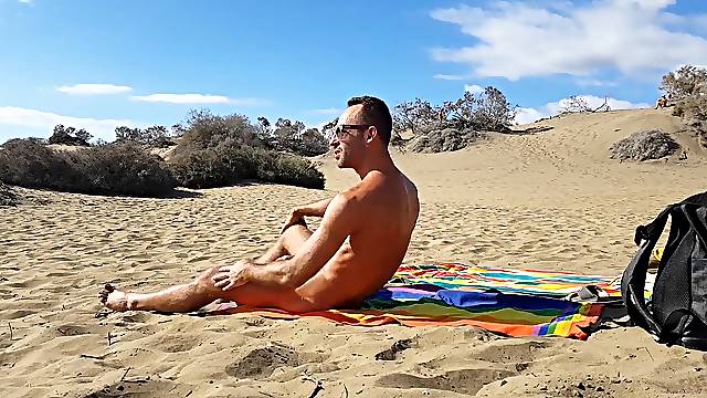 Public handjob in the dunes of Gran Canaria