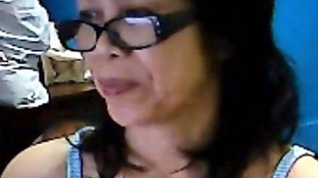 31th PINAY MILF helps a man cum on cam