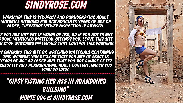 Gipsy fisting her ass in abandoned building