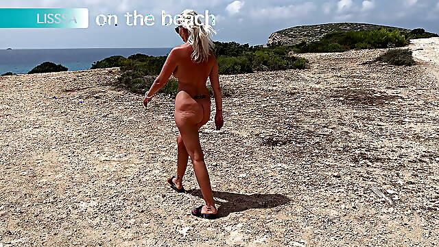 Lisssa on the beach