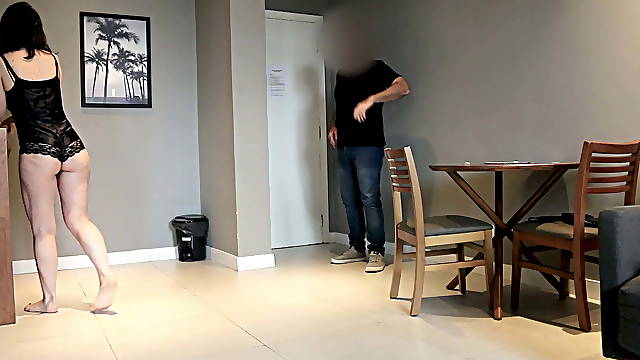 Pizza delivered to my house and I paid the tip with a blowjob and cum in the chest.