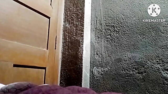 School students are first time fucking in friends room
