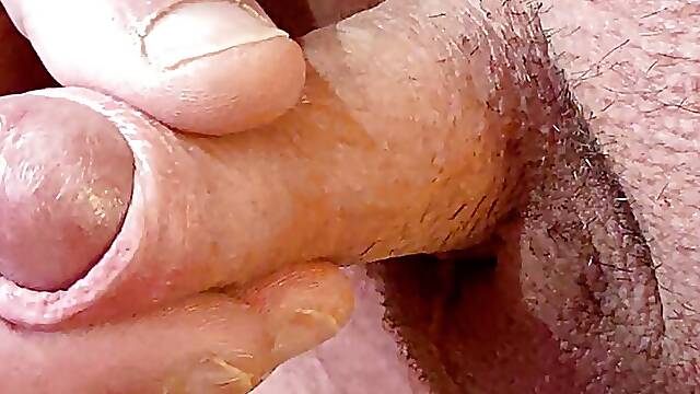 Masturbating to post on XHAMSTER2