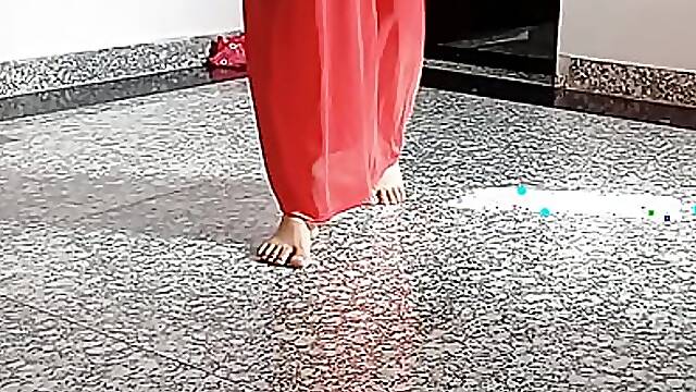 Desi Indian Bhabi modeling