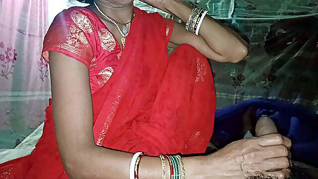 Ganw ki chachi apne jwan bhatije ka land chus rahi hai