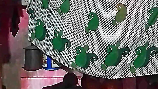 Madhuri Bhabhi crossdressing