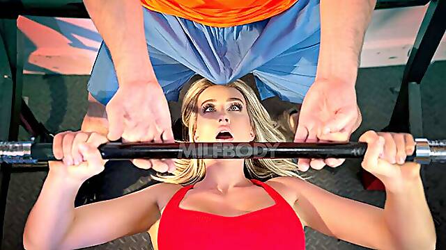 Stunning Milf Andi Avalon Pulls Her Leggings Down And Sits On Her Personal Trainers Face - MYLF