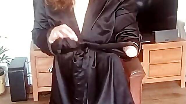 Meow - Squirt in a silk robe