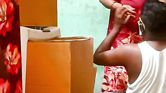 Tamil Aunty pussy nice eating in Desi boy