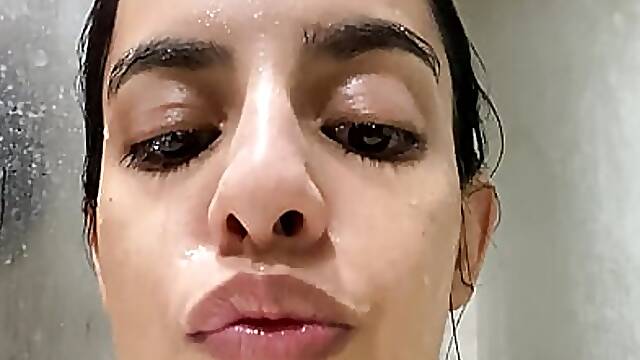 Woman was bathing and gets horny practicing exhibitionism