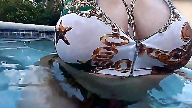 Ryan Smiles Underwater PAWG Twerk &amp; Pussy Masturbation