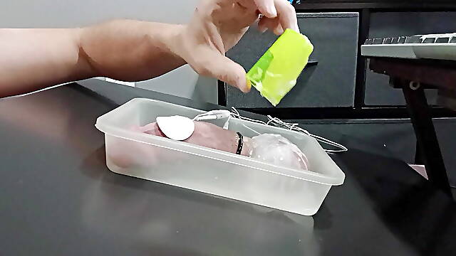 Wax and 2b estim cumshot