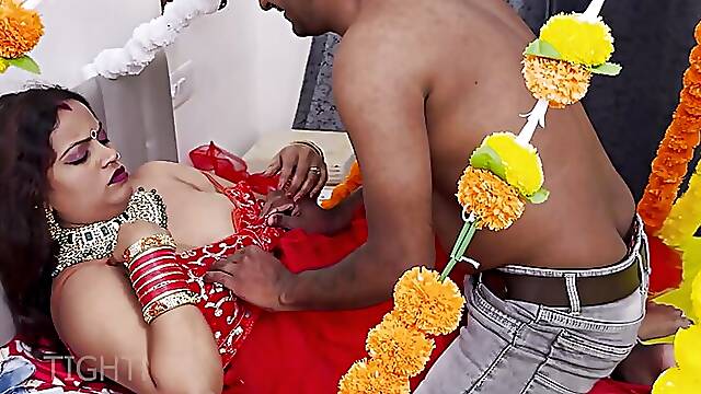 Hot indian desi Newly Married aunty first suhagrat night hard sex