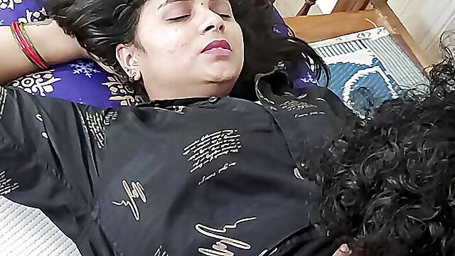 Shirt and lungi removal and underwear only ass lick and boobs kiss hot romance of Vaishnavy and Sharun Raj, Mallu hot couple