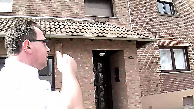 The milf loves the old cock in pussy in mouth