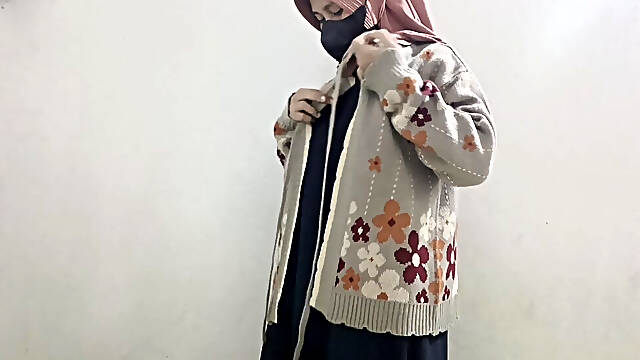 Viral! Hijab teacher big breasts colmek using Cucumber