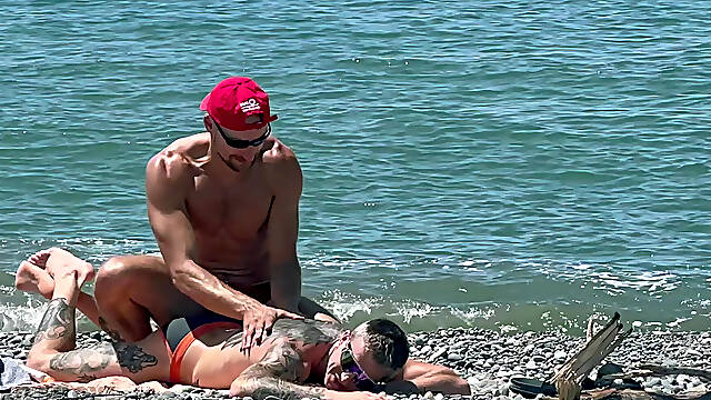Great fucking after swimming. Kit Belove quickly cums in Falcon Al ass right on the beach