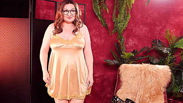 Satin Lingerie as Fetish... Hot MILF with Curvy Body - Try on Haul. Arya Grander