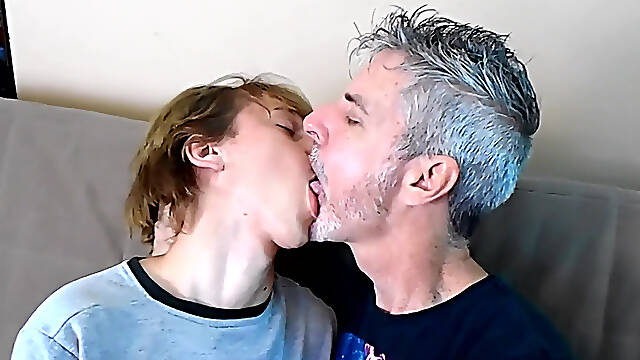Hot Gay Kissing with Elis