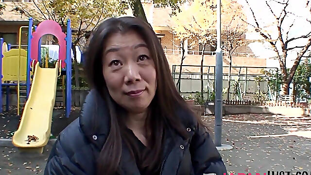 Mature Japanese amateur squirts on cock and toys
