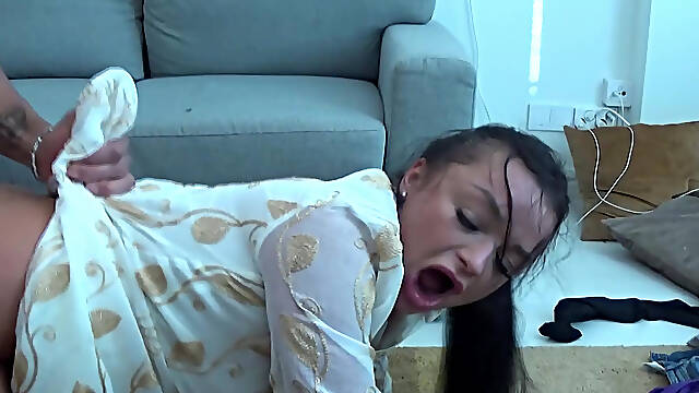 Arab wife threesome porn with BBC Stranger
