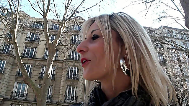 Cali Cruz, a Pretty Mature Woman, Kisses on the Sofa