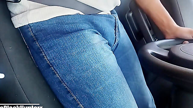 Security Guard Orders Uber and Pays with Blowjob Video 1