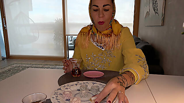 An Arab stepmother with a big ass is penniless fucking with her shy son-in-law