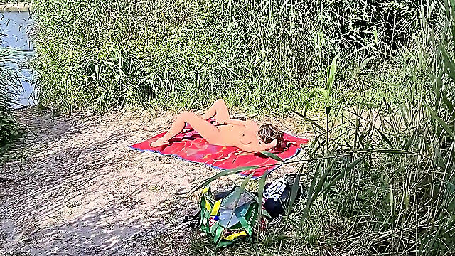 Daring! Great Threesome at the Lake