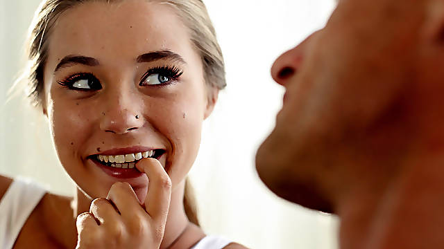 Carolina Sweets attracted to her Dad's old friend