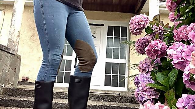 Jodhpurs, Wellies & Feet