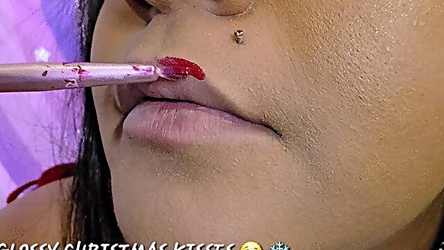GLOSSY CHRISTMAS KISSES