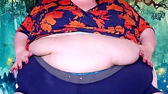 SSBBW GET READY WITH ME AFTER SHOWER INTO TIGHT SHORTS