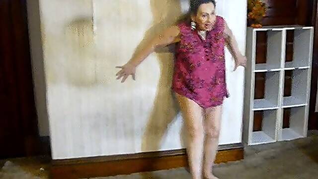 Erotic dance on Aint She Sweet song