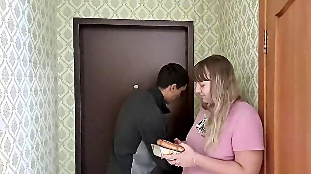 Neighbor invites me for a quick fuck