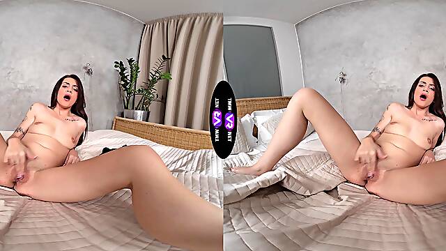 Teen Lola Desire's sensual solo session reveals irresistible curves and luscious naturals