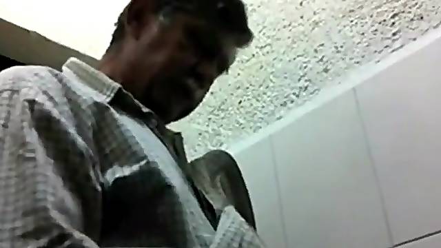 Sex on porn movie toilet from an old gay
