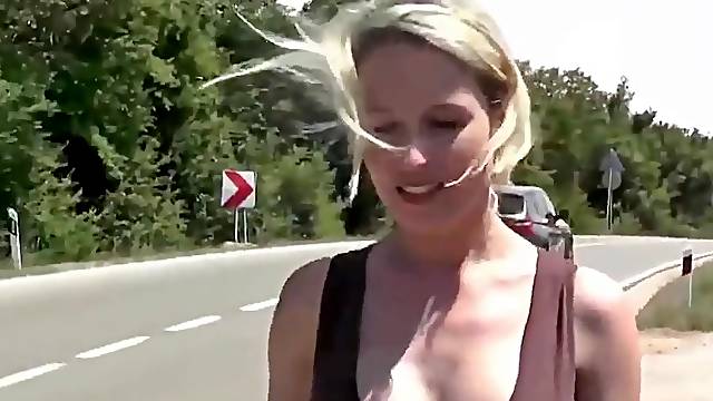 Hot deutsche Schlampe zahlt für den Autoreparaturservice