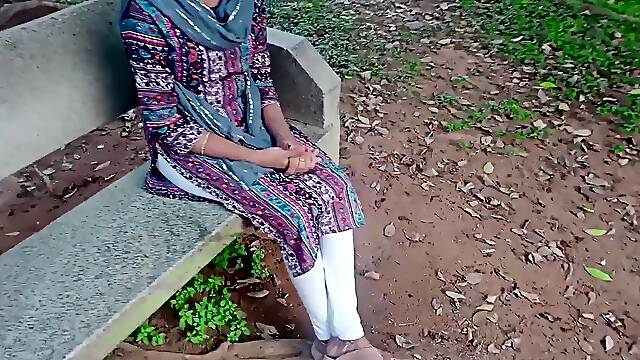 Horny babe gets fucked outdoors in the park