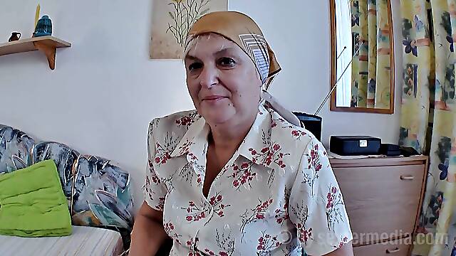 Granny pussy fucked in doggy style