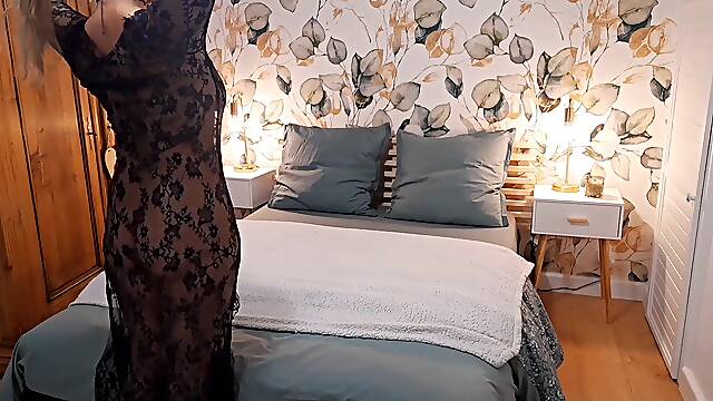 Blonde mature and sex in bed