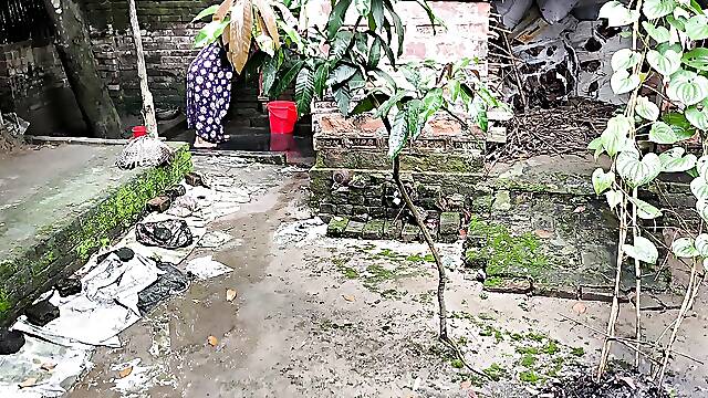 I Saw My Stepaunty While Taking Bath I Hugged Her and Started Fucking